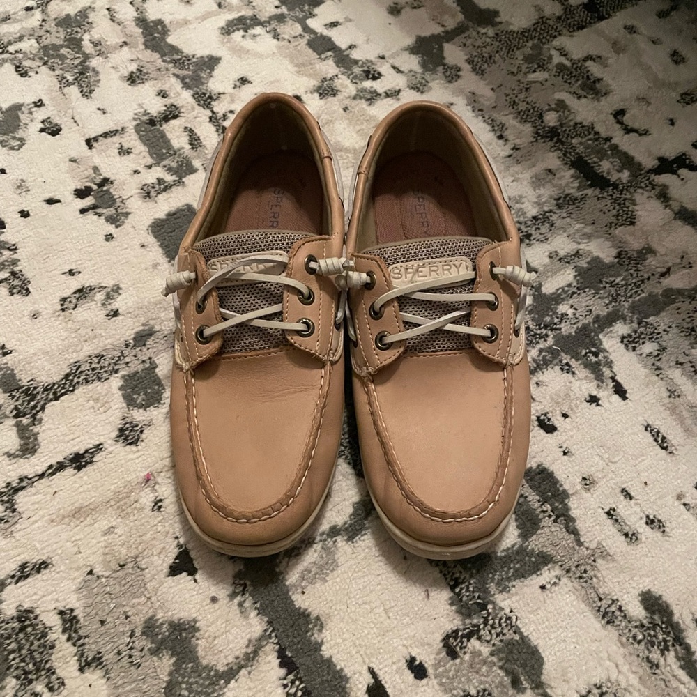 Women boat shoes